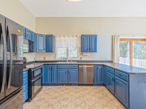 3 Flagg Dr, Leicester MA 01524