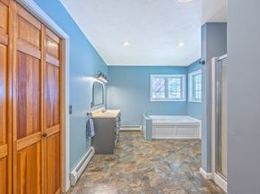 3 Flagg Dr, Leicester MA 01524