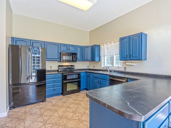 3 Flagg Dr, Leicester MA 01524