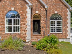 3 Flagg Dr, Leicester MA 01524
