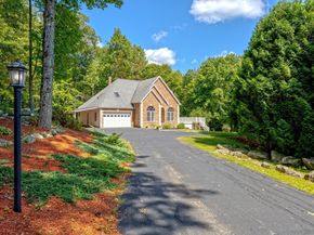 3 Flagg Dr, Leicester MA 01524