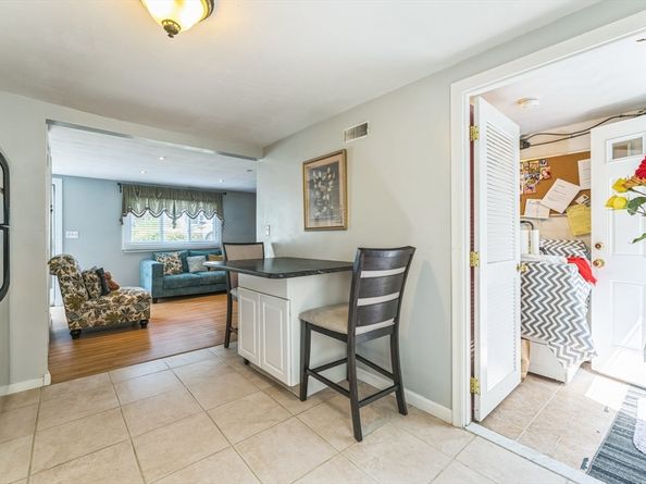 3 Lewis Farm Rd 3, Dedham MA 02026