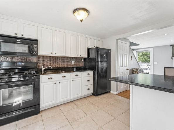 3 Lewis Farm Rd 3, Dedham MA 02026