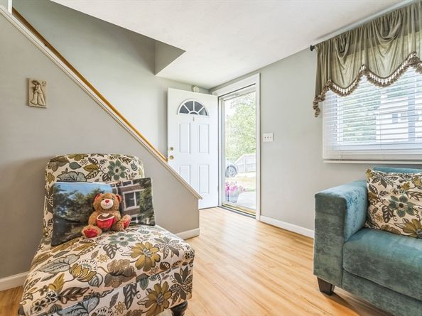 3 Lewis Farm Rd 3, Dedham MA 02026