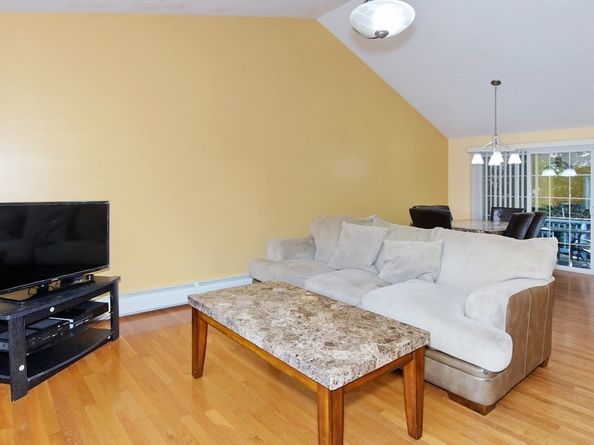 16 Sherwood Rd, Worcester MA 01602