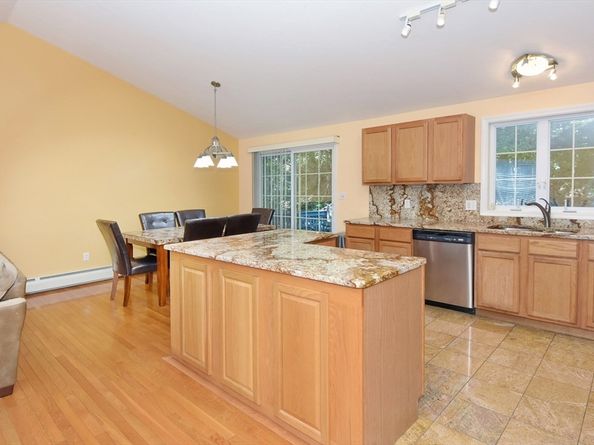 16 Sherwood Rd, Worcester MA 01602