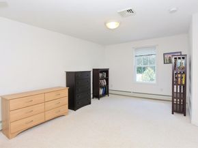 16 Sherwood Rd, Worcester MA 01602