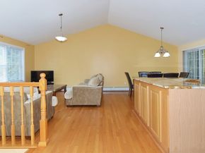 16 Sherwood Rd, Worcester MA 01602