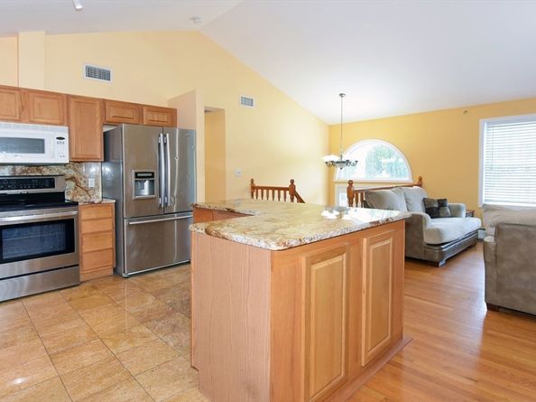16 Sherwood Rd, Worcester MA 01602