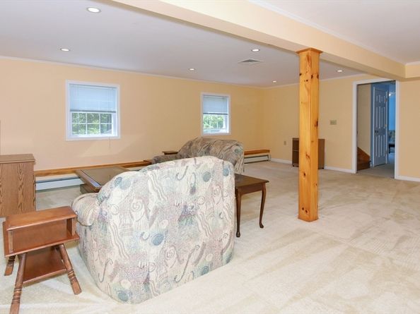 16 Sherwood Rd, Worcester MA 01602