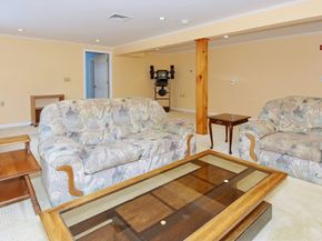 16 Sherwood Rd, Worcester MA 01602