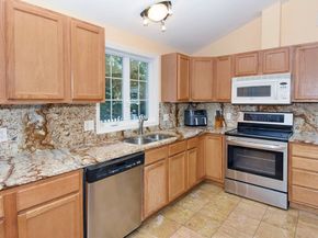 16 Sherwood Rd, Worcester MA 01602