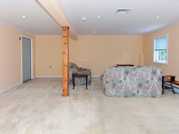 16 Sherwood Rd, Worcester MA 01602