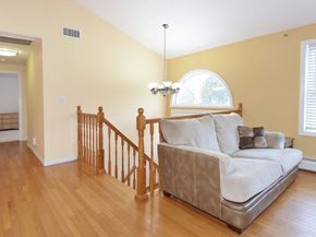 16 Sherwood Rd, Worcester MA 01602