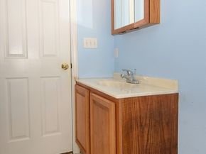 16 Sherwood Rd, Worcester MA 01602