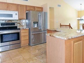16 Sherwood Rd, Worcester MA 01602