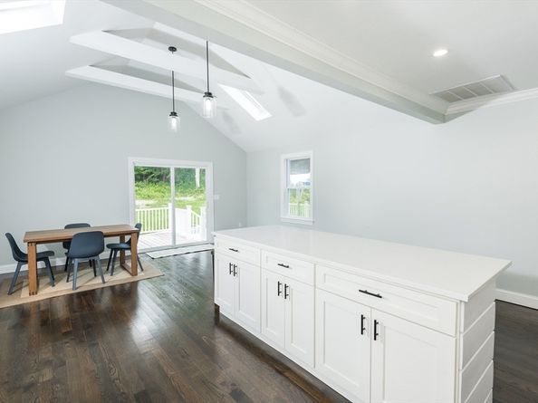398 Plymouth St, Bridgewater MA 02324