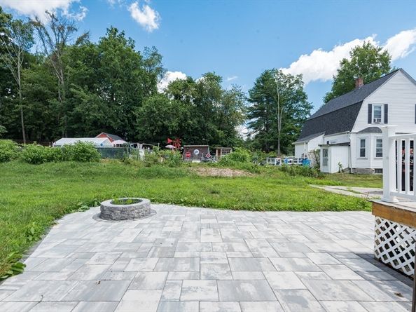 398 Plymouth St, Bridgewater MA 02324