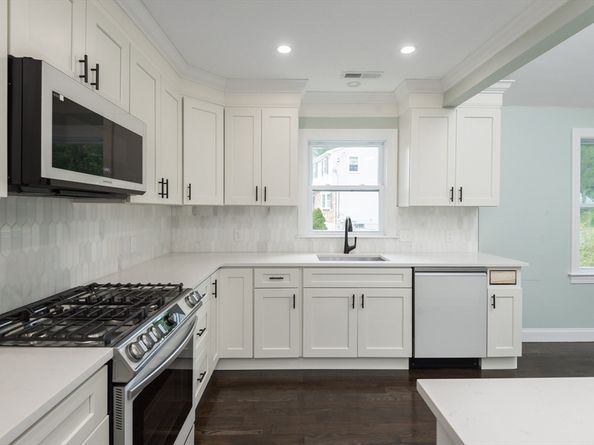 398 Plymouth St, Bridgewater MA 02324