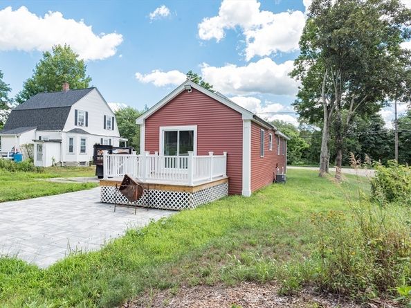 398 Plymouth St, Bridgewater MA 02324