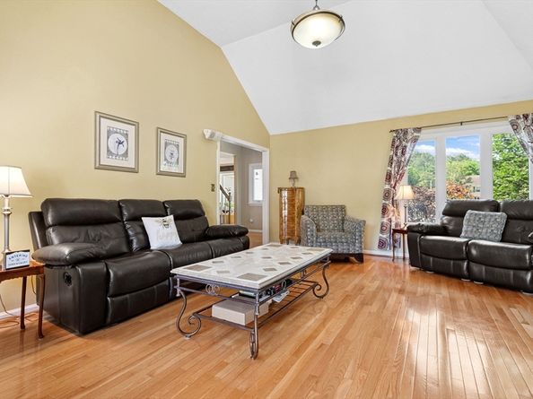 10 Crane Cir, Shrewsbury MA 01545