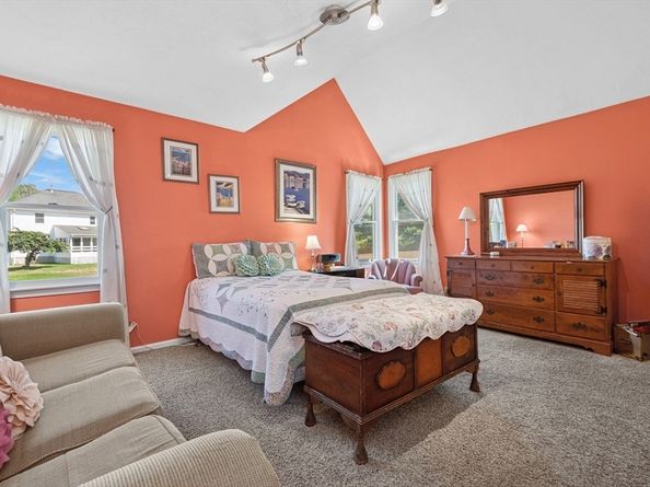 10 Crane Cir, Shrewsbury MA 01545