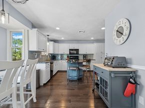 10 Crane Cir, Shrewsbury MA 01545