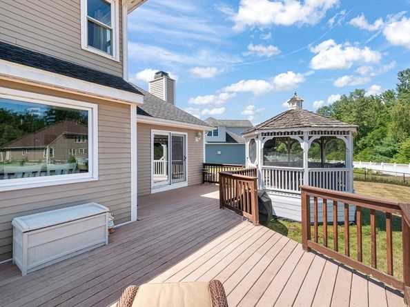 10 Crane Cir, Shrewsbury MA 01545