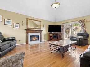 10 Crane Cir, Shrewsbury MA 01545