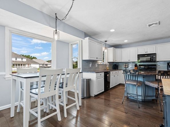 10 Crane Cir, Shrewsbury MA 01545