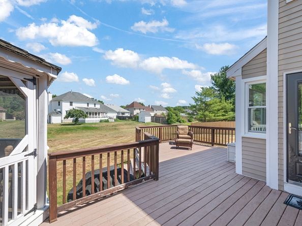 10 Crane Cir, Shrewsbury MA 01545