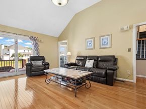 10 Crane Cir, Shrewsbury MA 01545