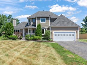 10 Crane Cir, Shrewsbury MA 01545