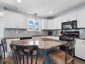 10 Crane Cir, Shrewsbury MA 01545