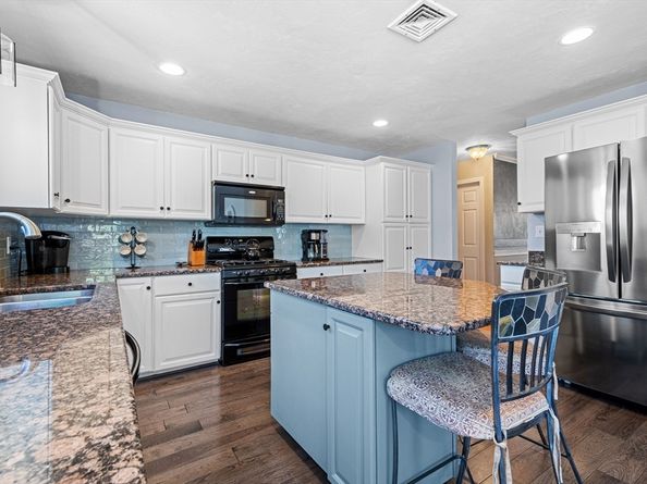 10 Crane Cir, Shrewsbury MA 01545