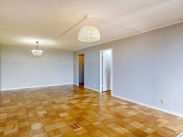 77 Pond Avenue 1207, Brookline MA 02445