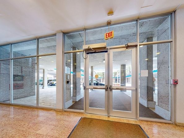 77 Pond Avenue 1207, Brookline MA 02445