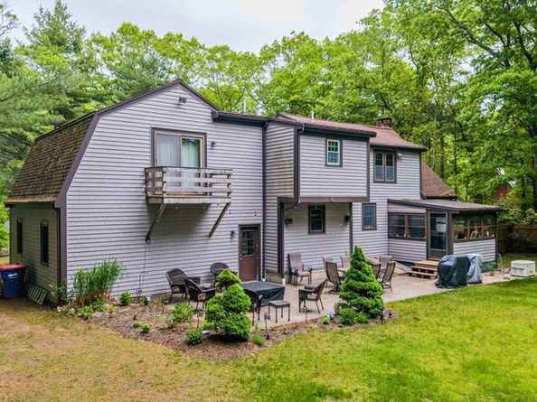 128 High St, Rochester MA 02770