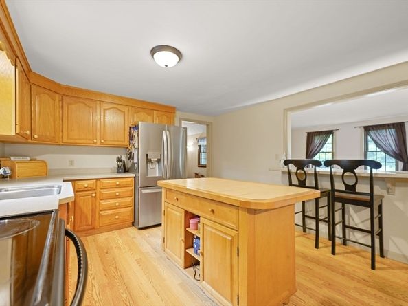 128 High St, Rochester MA 02770