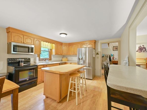 128 High St, Rochester MA 02770