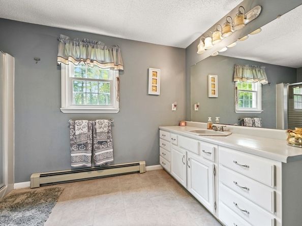 128 High St, Rochester MA 02770