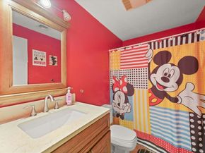 128 High St, Rochester MA 02770