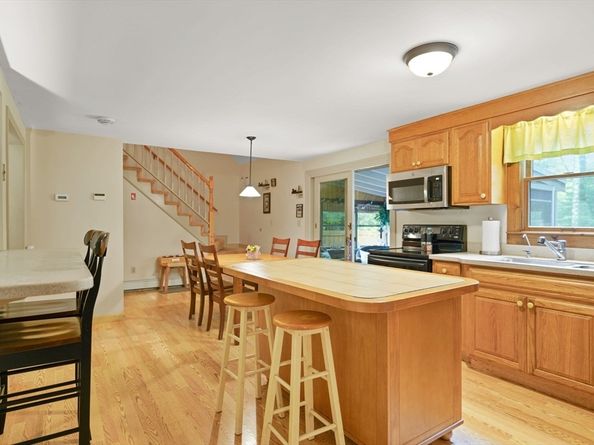 128 High St, Rochester MA 02770