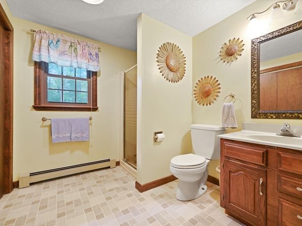 128 High St, Rochester MA 02770