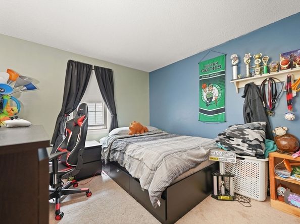128 High St, Rochester MA 02770