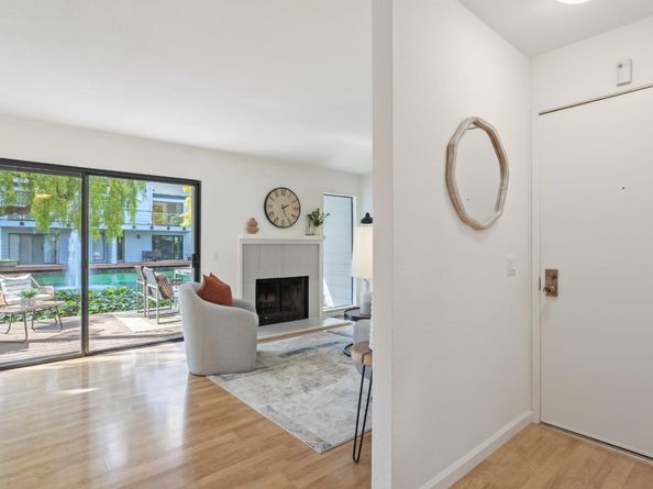 905 W Middlefield Road 917, Mountain View CA 94043