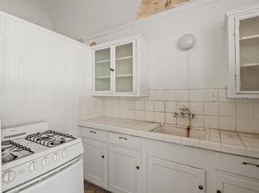 Jayne, Oakland CA 94610