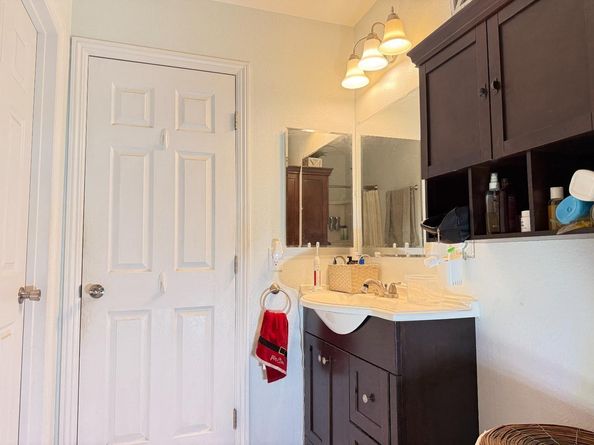 2701 Lone Bluff Way 18, San Jose CA 95111