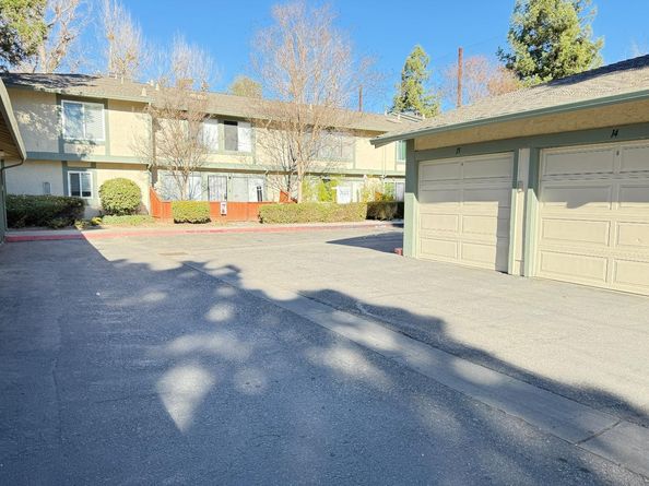2701 Lone Bluff Way 18, San Jose CA 95111