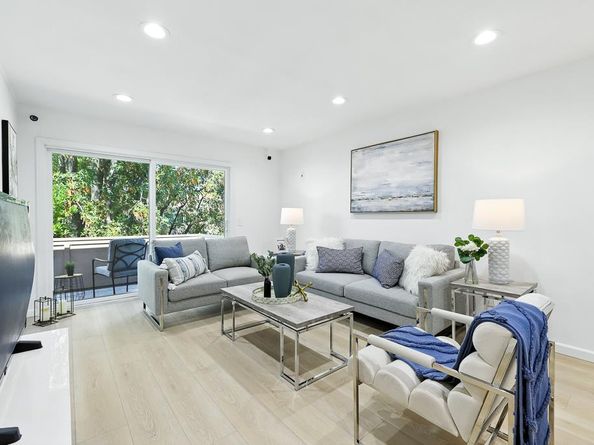 2452 W Bayshore Road Unit 6, Palo Alto CA 94303